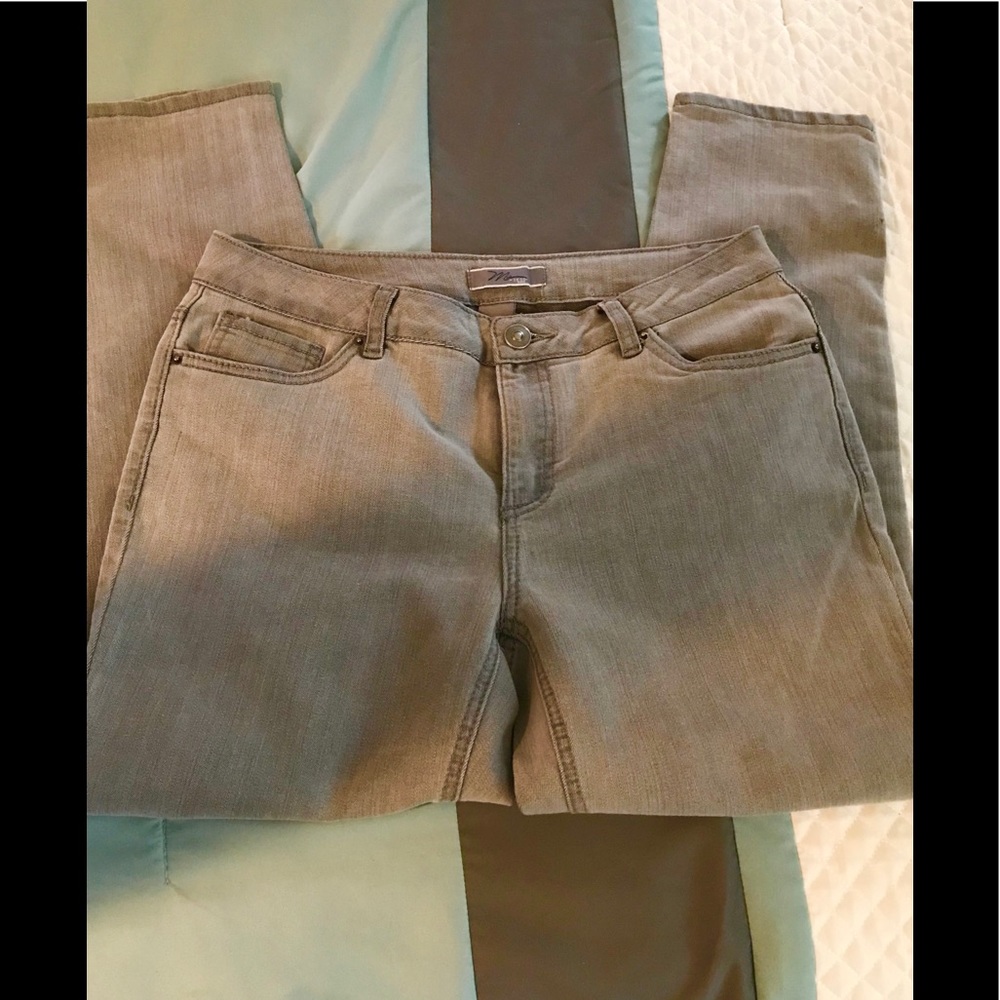 Mia & Tess Grey stretch jeans.